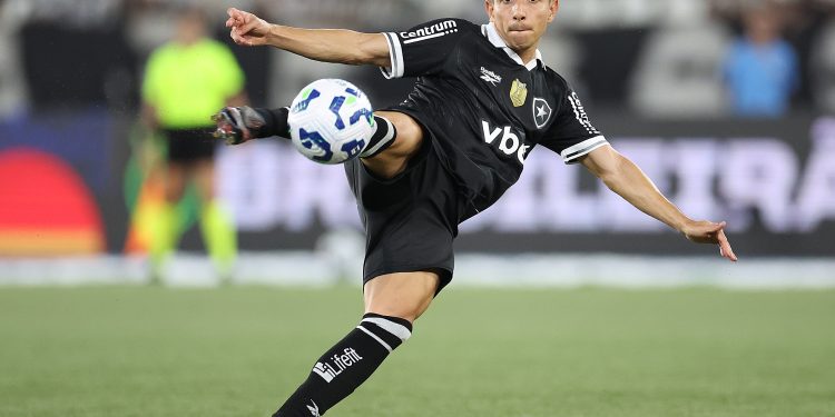 Recuperado, Savarino é relacionado pelo Botafogo para clássico com o Fluminense