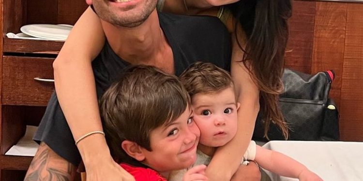 Sthefany Brito em foto com a família — Foto: Reprodução Instagram