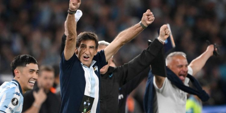 Gustavo Costas, técnico do Racing — Foto: Luis ROBAYO / AFP
