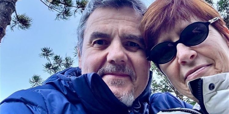 Longe da TV desde 1991, Lídia Brondi surge em foto com o marido, Cassio Gabus Mendes — Foto: @cassiogabus no Instagram