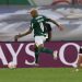 Andreas Pereira perde a bola e deixa Deyverson livre para marcar o gol do título do Palmeiras em 2021 — Foto: Pablo Porciuncula/AFP