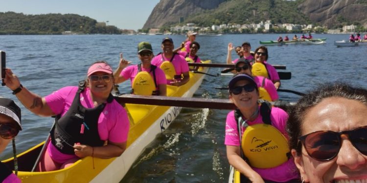 O evento Remada Rosa, na Urca — Foto: Divulgação