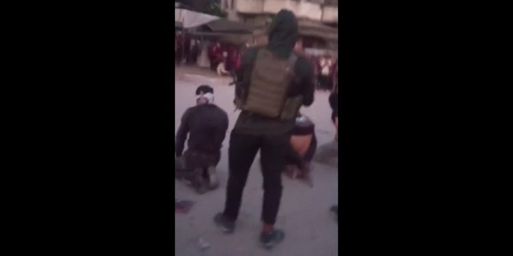 Gravações que circularam nas redes sociais desde o fim de semana mostram execuções públicas em Gaza — Foto: Reprodução