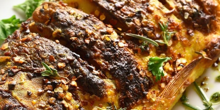 Buscando uma refeição mais leve? Veja o passo a passo de como preparar peixe grelhado com vinagrete de caju
