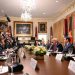 Reunião entre delegações argentina e americana na Casa Branca — Foto: Andrew Caballero-Reynolds/AFP