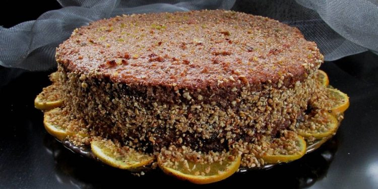 Chef ensina bolo medieval de laranja sem glúten