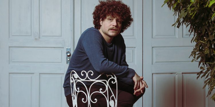 Chico Chico estreia na literatura com obra sobre amor, saudade, morte e relações humanas