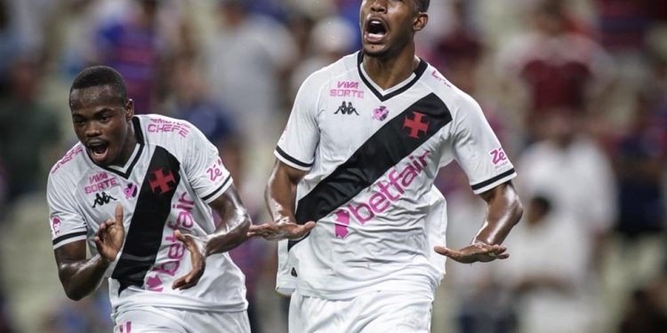 Rayan abre o placar para o Vasco contra o Fortaleza — Foto: Dikran Sahagian/ Vasco