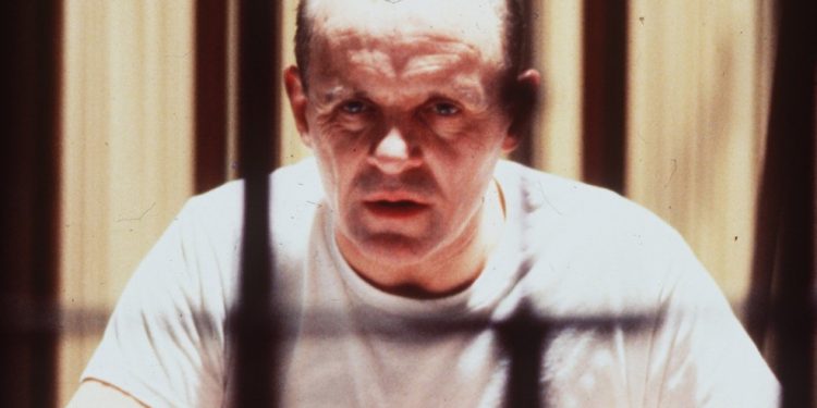 O inglês Anthony Hopkins ganhou Oscar de Melhor Ator em 1992 por sua interpretação do psicopata Hannibal Lecter no filme O Silêncio dos Inocentes — Foto: Divulgação