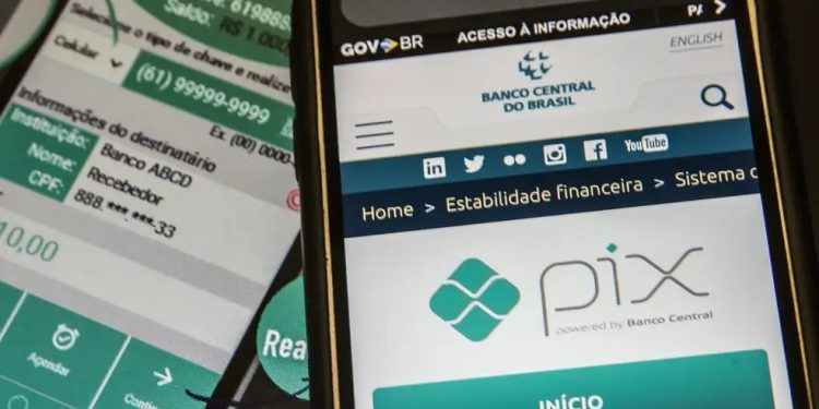 Pix: sistema de transferência gratuita estimulou adesão aos aplicativos de bancos — Foto: Marcello Casal Jr/Agência Brasil/04-11-2022