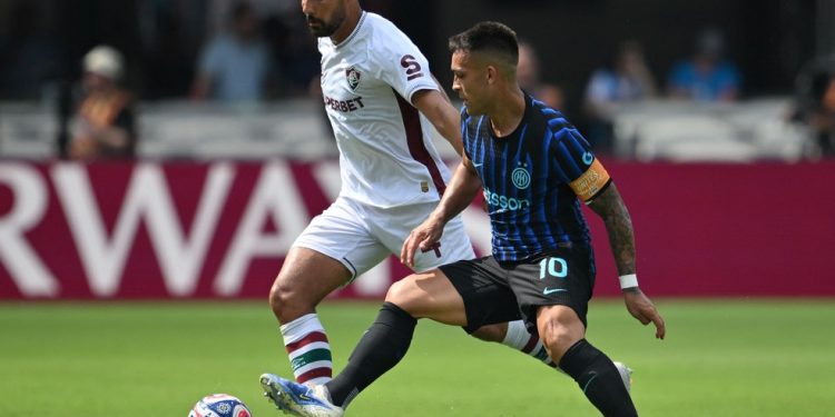Zagueiro Ignácio se destacou em vitória do Fluminense por 2 a 0 sobre Inter de Milão-ITA — Foto: ANGELA WEISS / AFP