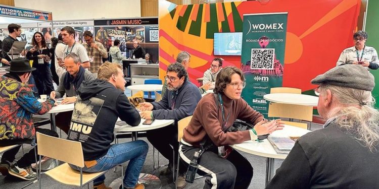 Negociações na womex: delegação brasileira, que tem estande oficial e cerca de 40 integrantes, espera completar 120 rodadas — Foto: Divulgação/Nayrom Rodrigues/ Dreamland digital