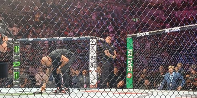 José Aldo anuncia oficialmente sua aposentadoria e é ovacionado por torcida no Rio — Foto: Arthur Falcão/ Jornal O Globo