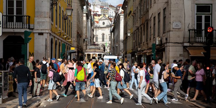 Como o pacote anti-imigração em Portugal afeta os Brasileiros