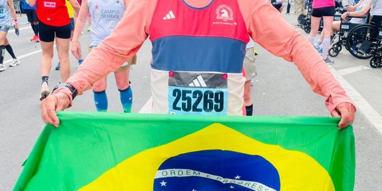 Nilson Lima na última Maratona de Boston: a preferida — Foto: Arquivo pessoal