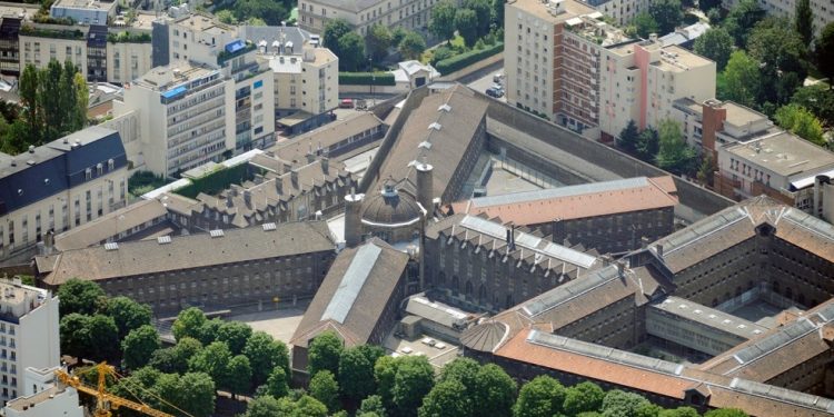 Penitenciária de La Santé, em Paris — Foto: AFP