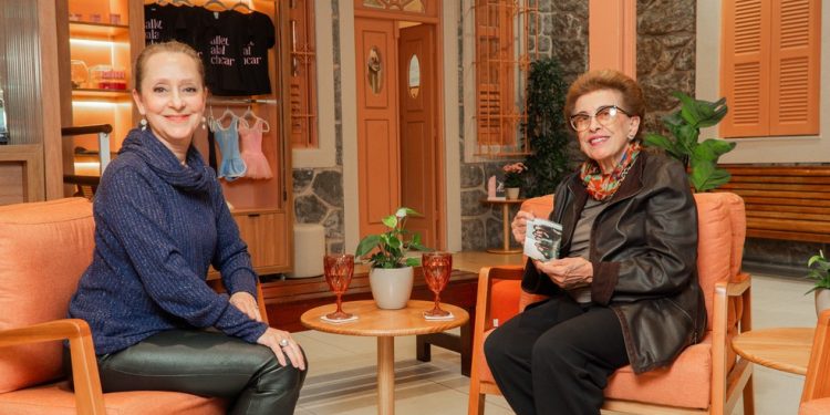 Ana Botafogo e Dalal dividiram experiências no palco e se tornaram grandes amigas que hoje compartilham histórias — Foto: Divulgação/Zacky Barreto