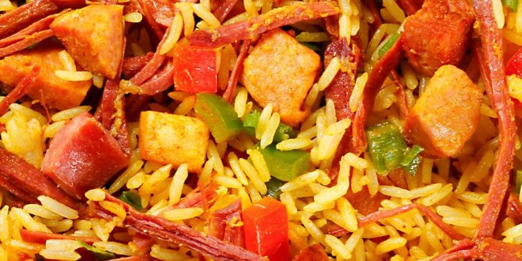 Dica de cozinha: Saiba como fazer um arroz de forno delicioso com sobras do dia anterior