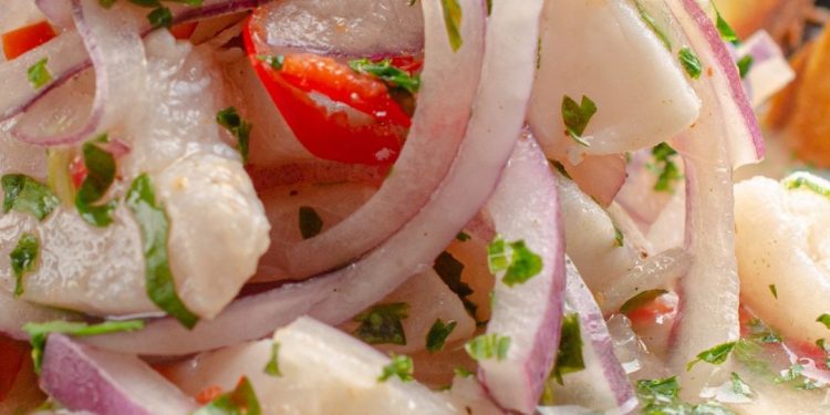 Digno de masterchef: Aprenda receita de ceviche com tucupi, coco e baroa