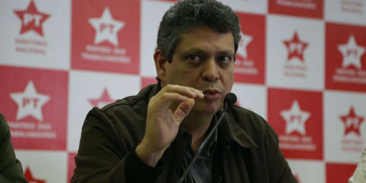 E Márcio Macêdo vai ficando...