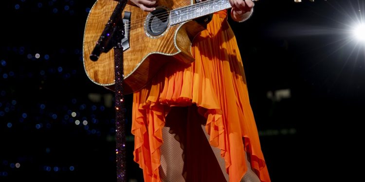 Taylor Swift durante show no Santiago Bernabéu — Foto: Xavi Torrent/TAS24/Getty Images