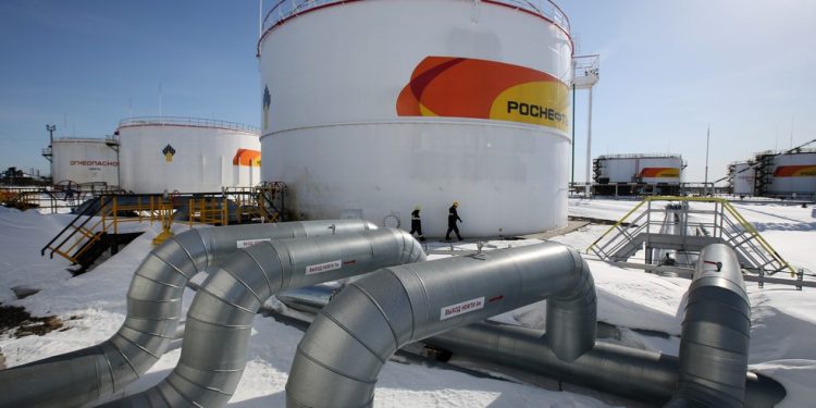 Uma estação de bombeamento da Rosneft PJSC na Rússia — Foto: Andrey Rudakov/Bloomberg