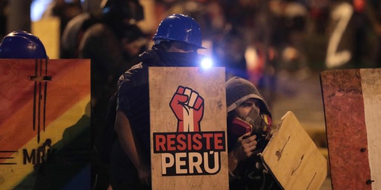 Onda de protestos toma a região de Lima desde setembro — Foto: Connie France/AFP
