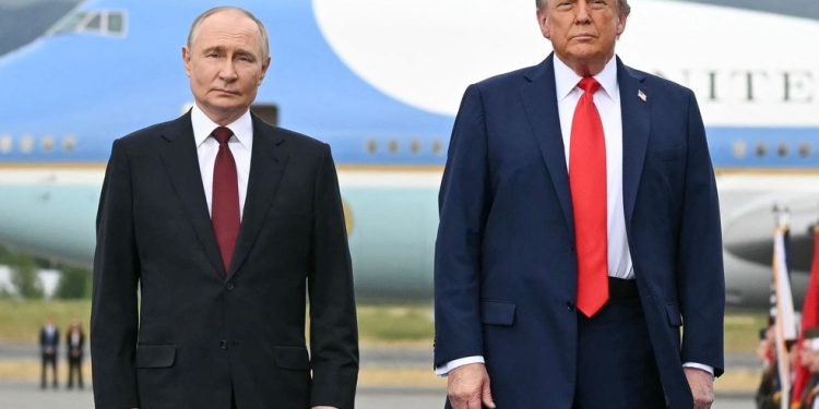 Autoridade americana afirma que Donald Trump descarta um encontro “no futuro imediato” com seu homólogo russo, Vladimir Putin — Foto: ANDREW CABALLERO-REYNOLDS / AFP