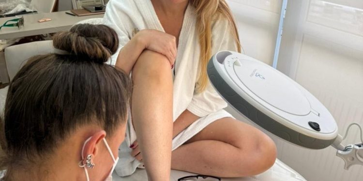 Ju Isen passou por harmonização estética nos pés e falou sobre bem-estar e autoestima — Foto: Divulgação | CO - Assessoria