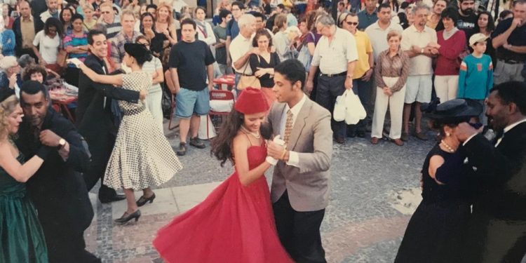 Feira do Lavradio começou em 1995, em um projeto para recuperar a Lapa — Foto: Divulgação