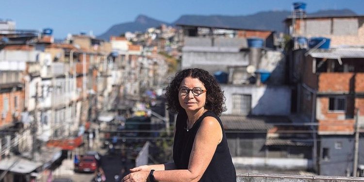 Liderança. Eliana Sousa, da ONG Redes da Maré, que recebe a terceira edição do Festival Mulheres do Mundo — WOW — Foto: Divulgação