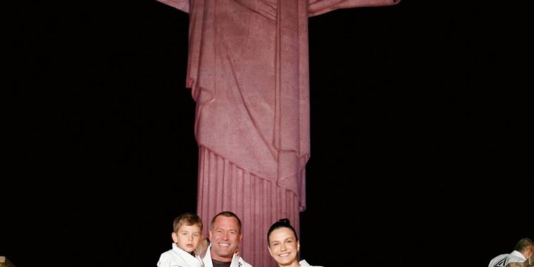 Família de Kyra Gracie celebra 100 anos do Jiu-Jitsu com sessão de fotos histórica no Cristo Redentor — Foto: Reprodução/Redes sociais