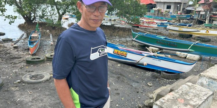 Leonardo Cuaresma, líder da vila de pescadores de Masinloc, nas Filipinas — Foto: Marcelo Ninio/O Globo