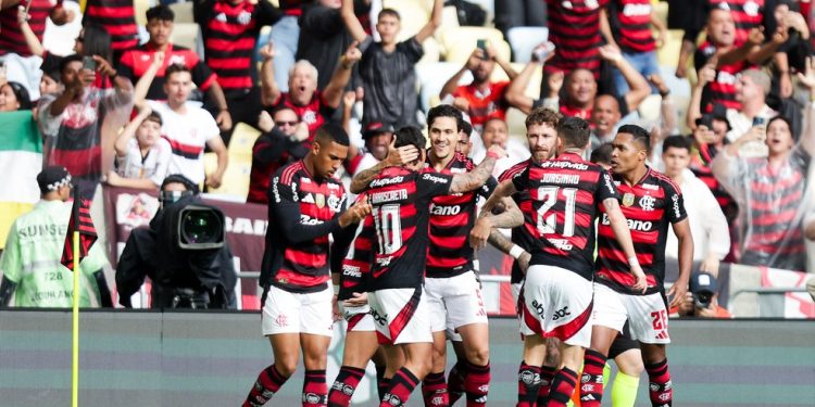 Pedro fazendo o terceiro gol do Flamengo contra o Palmeiras — Foto: Gilvan de Souza/Flamengo