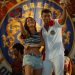 Giullia Buscácio e Xamã em cena na série "Os donos do jogo", da Netflix — Foto: Albert Andrade / Netflix