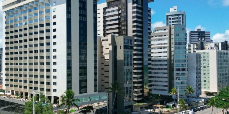 Hotel de Recife fecha e faz leilão com até 90% desconto; veja como participar