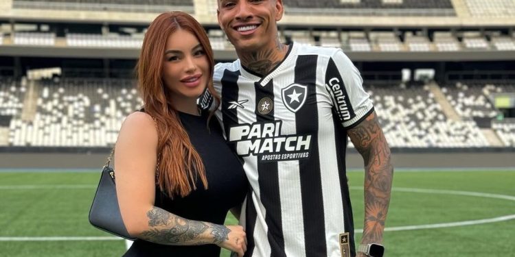 Igor Jesus e Lika, sua esposa — Foto: Instagram