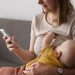 Smartphone durante amamentação pode distrair mãe do olhar do bebê — Foto: Freepik