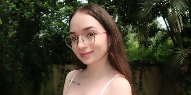 A influenciadora paulista Babii Palomas, de 24 anos, afirmou que descobriu recentemente a traição do namorado, com quem se relacionava havia quase um ano, de uma forma inusitada — Foto: Divulgação
