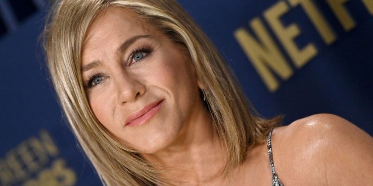 Jennifer Aniston diz que nunca teve vontade de adotar: 'Queria ver meu DNA em uma pessoinha'