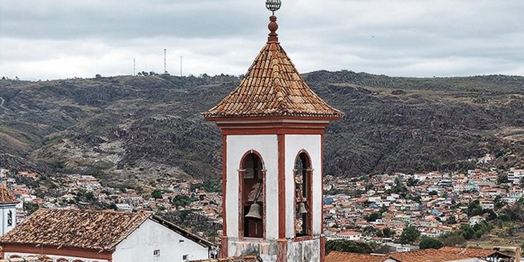 Torre da Igreja de Nossa Senhora do Carmo, alvo de duas lendas contadas por moradores de Diamantina e que falam do poder de Chica sobre seu marido — Foto: Divulgação/Prefeitura de Diamantina