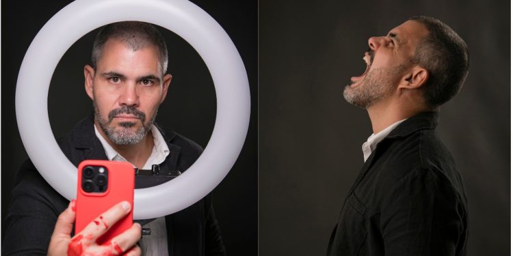Juliano Cazarré como "Fabrício", protagonista do monólogo "Compliance", em cartaz no Rio — Foto: Divulgação/Pamela Miranda