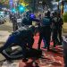 Mesmo com manifestação, quarta rodada da Euroliga entre Valência e Hapoël Tel Aviv começou conforme previsto, sem a presença de torcedores — Foto: Jose Jordan/AFP