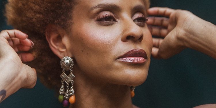 Aline Wirley une música e propósito em nova fase na TV — Foto: Divulgação Lorena Zschaber