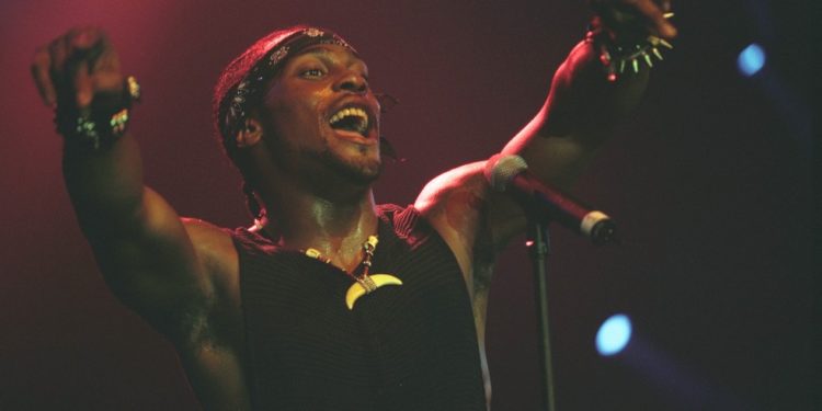 D'Angelo em show no Rio, no Free Jazz Festival, em 2000 — Foto: Camilla Maia / Agência O Globo