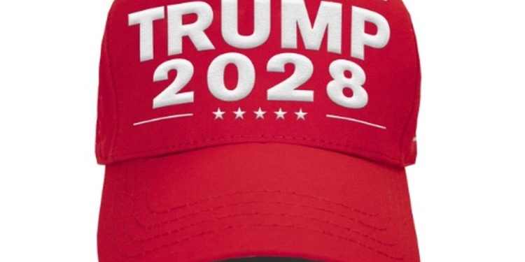 Boné vendido pela loja oficial de Donald Trump — Foto: Reprodução