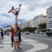 overno do Estado lança cartilha com dica de segurança para turistas. Na foto, Pascal lizama 23, Nestor reyes 26, Juan guerrero 31 e Bayron araya 27 — Foto: Leo Martins / Agência O Globo