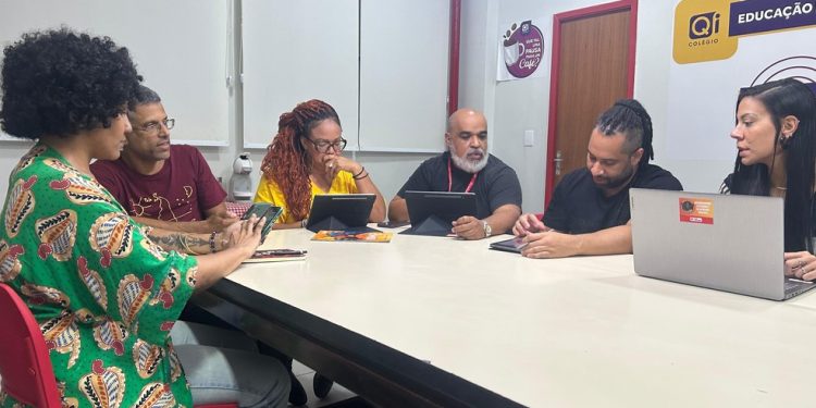 Integrantes do comitê antirracista do Qi em reunião — Foto: Divulgação