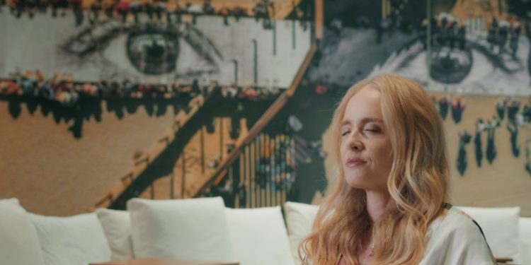 A apresentadora Angélica em prática de meditação — Foto: Divulgação