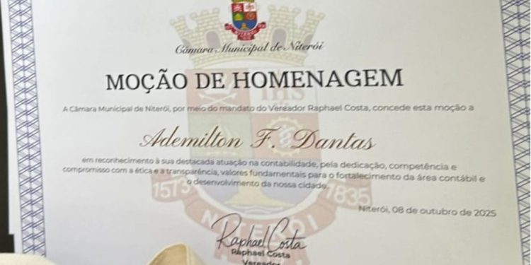 Moção com assinatura do ex-vereador Raphael Costa entregue aos contadores em 8 de outubro — Foto: Reprodução